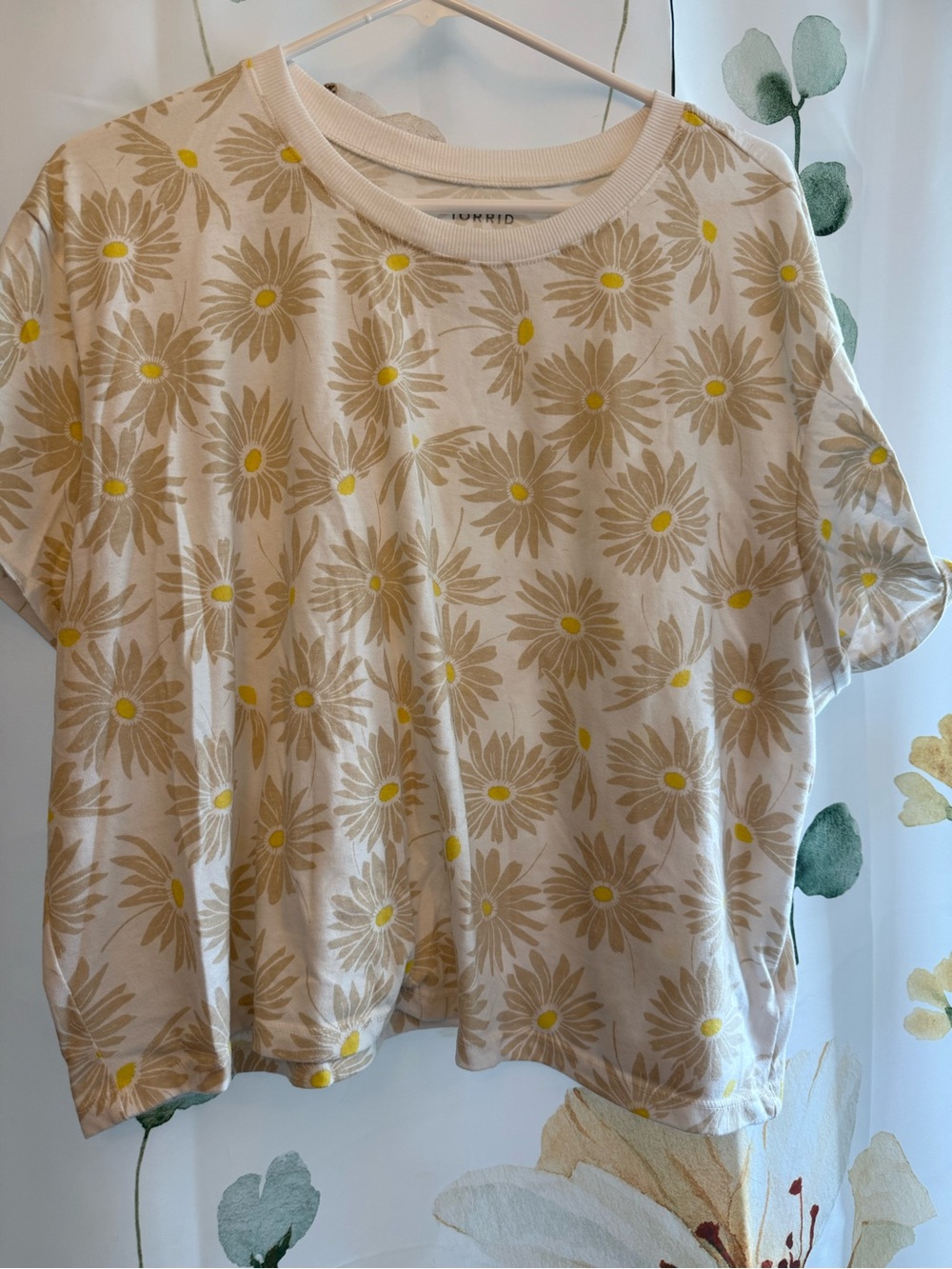 torrid Beige Daisy Print Short Sleeve Tee with Yellow Centers